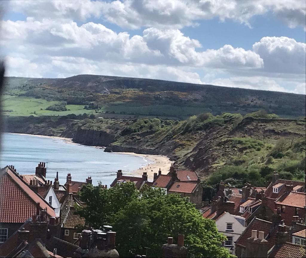 Darnholm Cottage Robin Hood's Bay Exterior photo