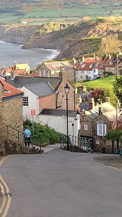 Darnholm Cottage Robin Hood's Bay Exterior photo