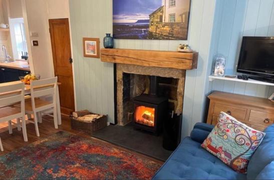 Darnholm Cottage Robin Hood's Bay Exterior photo